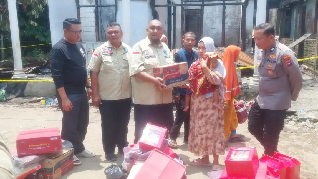 Pemerintah Kabupaten Pesisir Selatan Menyalurkan Bantuan kepada Korban Kebakaran di Kecamatan Bayang