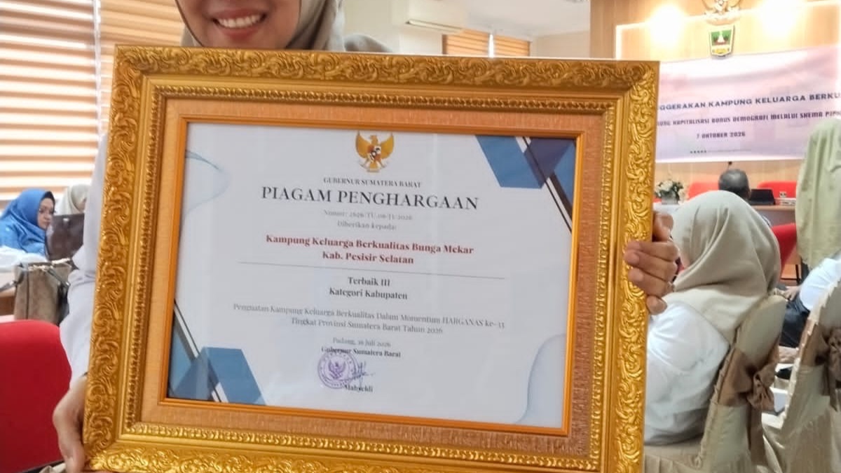 Kampung KB Bunga Mekar Menerima Penghargaan Terbaik III Tingkat Provinsi Sumbar