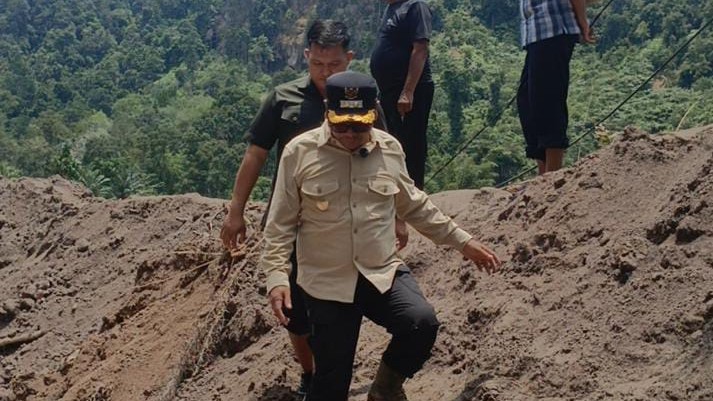 Gerak Cepat, Wabup Risnaldi Tinjau Jalan Terban yang Mengisolasi Kawasan Sako