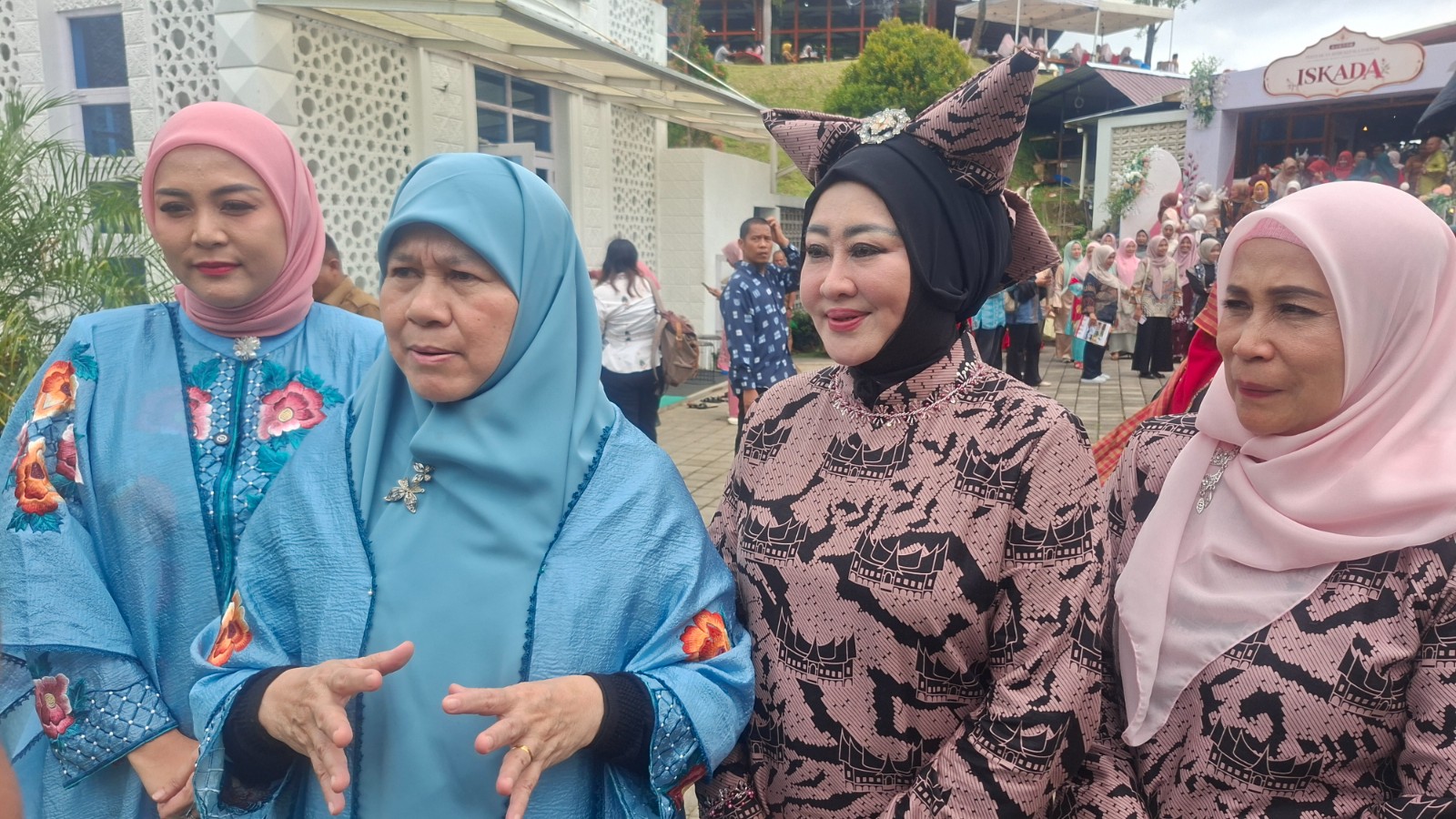 Harneli Mahyeldi Terpukau Pesona Wisata Mandeh, Destinasi Bahari Pessel Berkelas Dunia