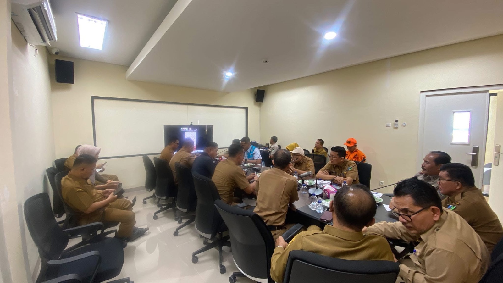 Percepat Penanganan Banjir dan Longsor, Camat Minta Bantuan Sembako Segera Disalurkan