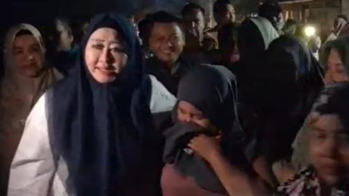 Lisda Hendrajoni Salurkan Bantuan bagi Korban Banjir Tapan, Sapa Warga dari Rumah ke Rumah
