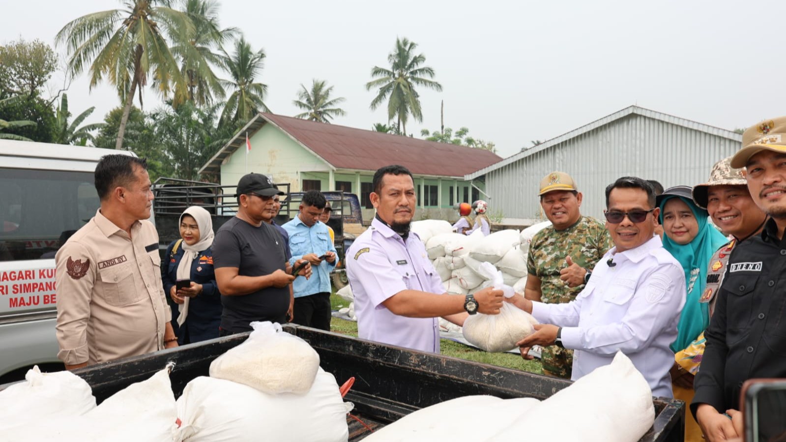 Dinas Perikanan dan Pangan Gerak Cepat, 10 Ton Beras Disalurkan ke Korban Bencana Pessel