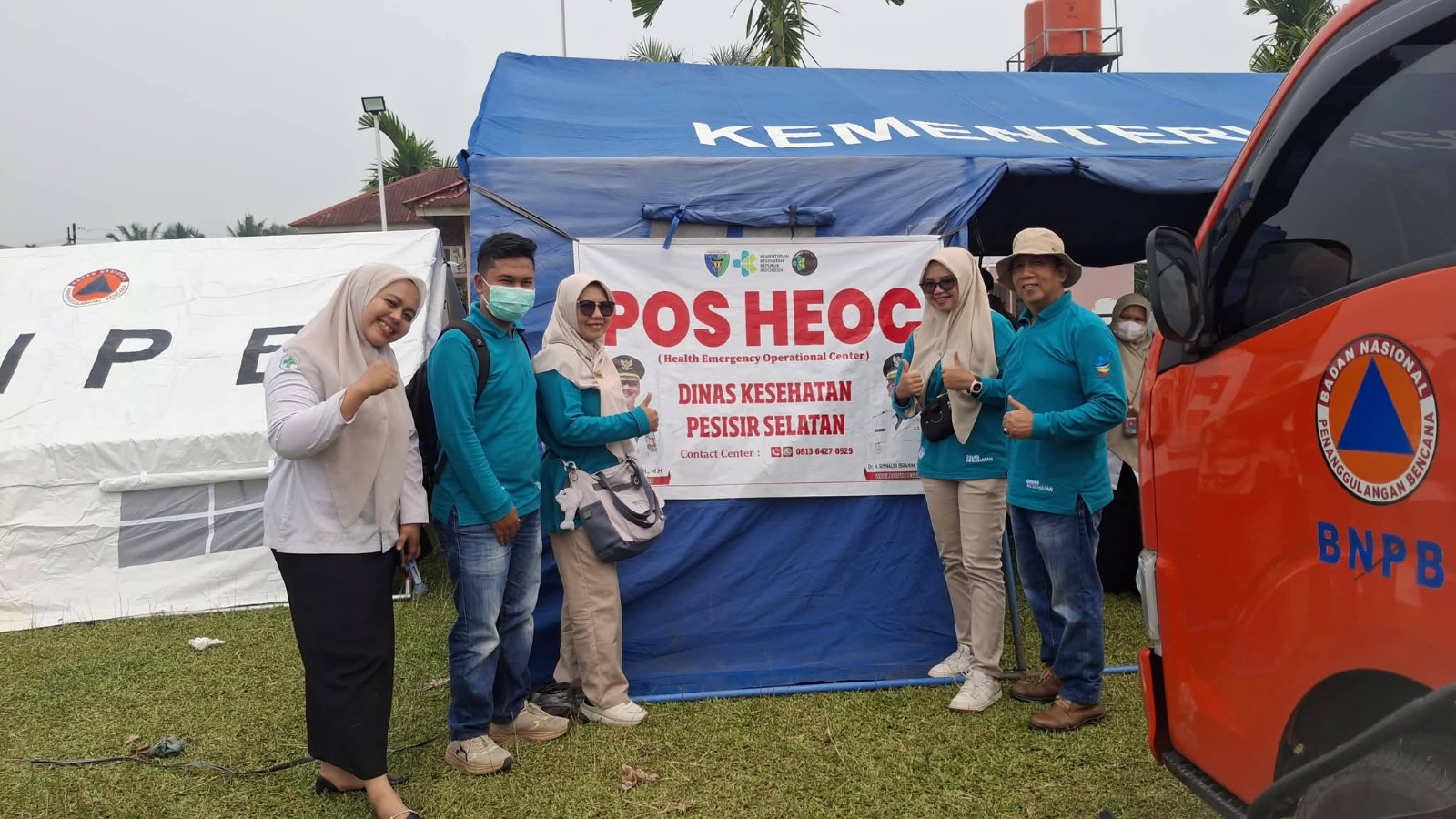 Dinkes PPKB Dirikan Posko HEOC di Kecamatan Ranah Ampek Hulu Tapan Berikan Pelayanan Kesehatan Bagi Korban Banjir