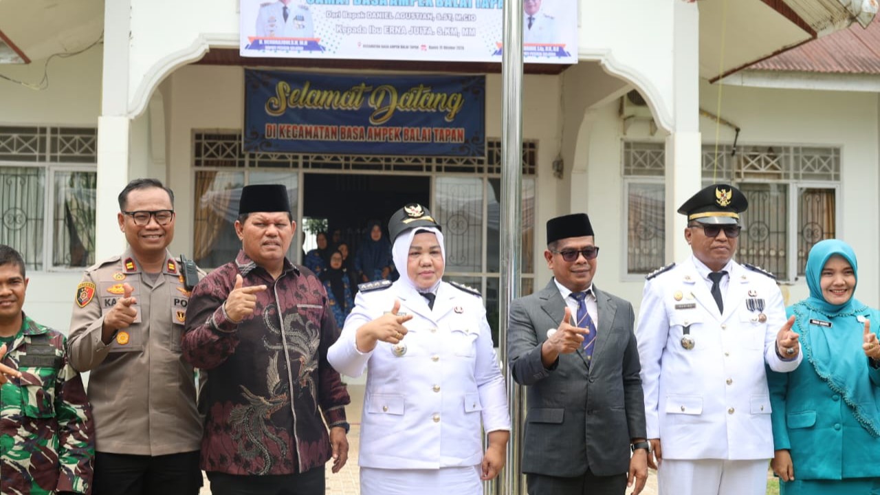 Resmi Jabat Camat Basaba Tapan, Erna Juita Tekankan Pelayanan Prima kepada Masyarakat