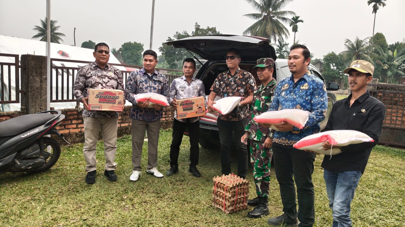 PDAM Tirta Langkisau Salurkan Bantuan Sembako untuk Korban Bencana Alam di Tapan