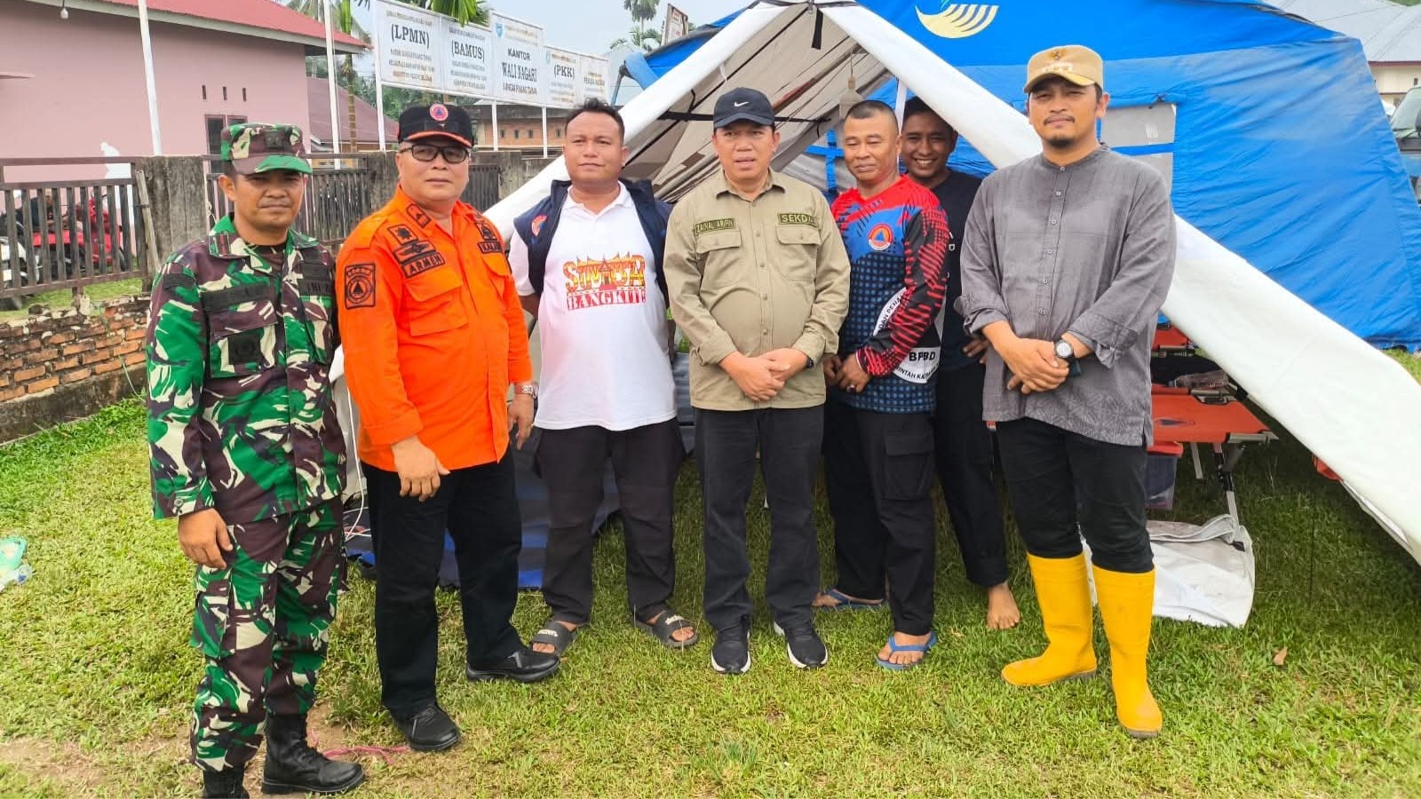 Sekdakab Pesisir Selatan Tinjau Lokasi Banjir dan Tanah Longsor di  Ranah Ampek Hulu Tapan dan Basa Ampek Balai Tapan