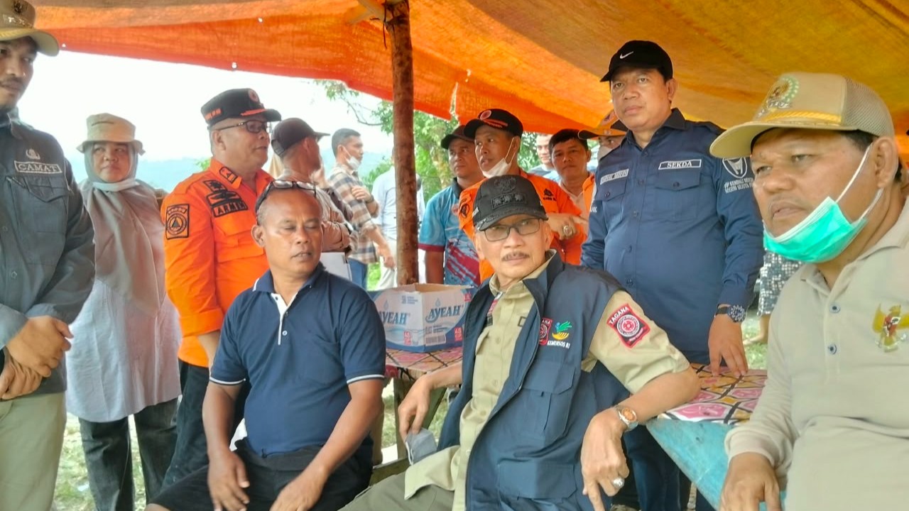 Darmansyah Janjikan Rp100 Juta untuk Lapangan Bola Terdampak Banjir di Tapan, Pembangunan Permanen Ditargetkan 2027