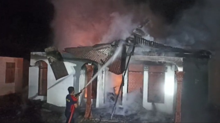Kebakaran Rumah di Lunang Pessel, Ibu dan Anak Terluka, Kerugian Ditaksir Rp300 Juta