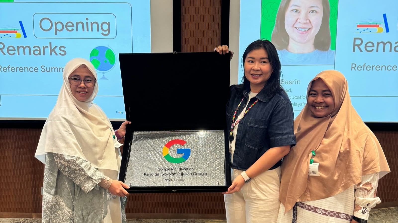 SMAN 3 Painan Raih Plakat Kandidat Sekolah Rujukan Google, Bidik Status Resmi pada 2027
