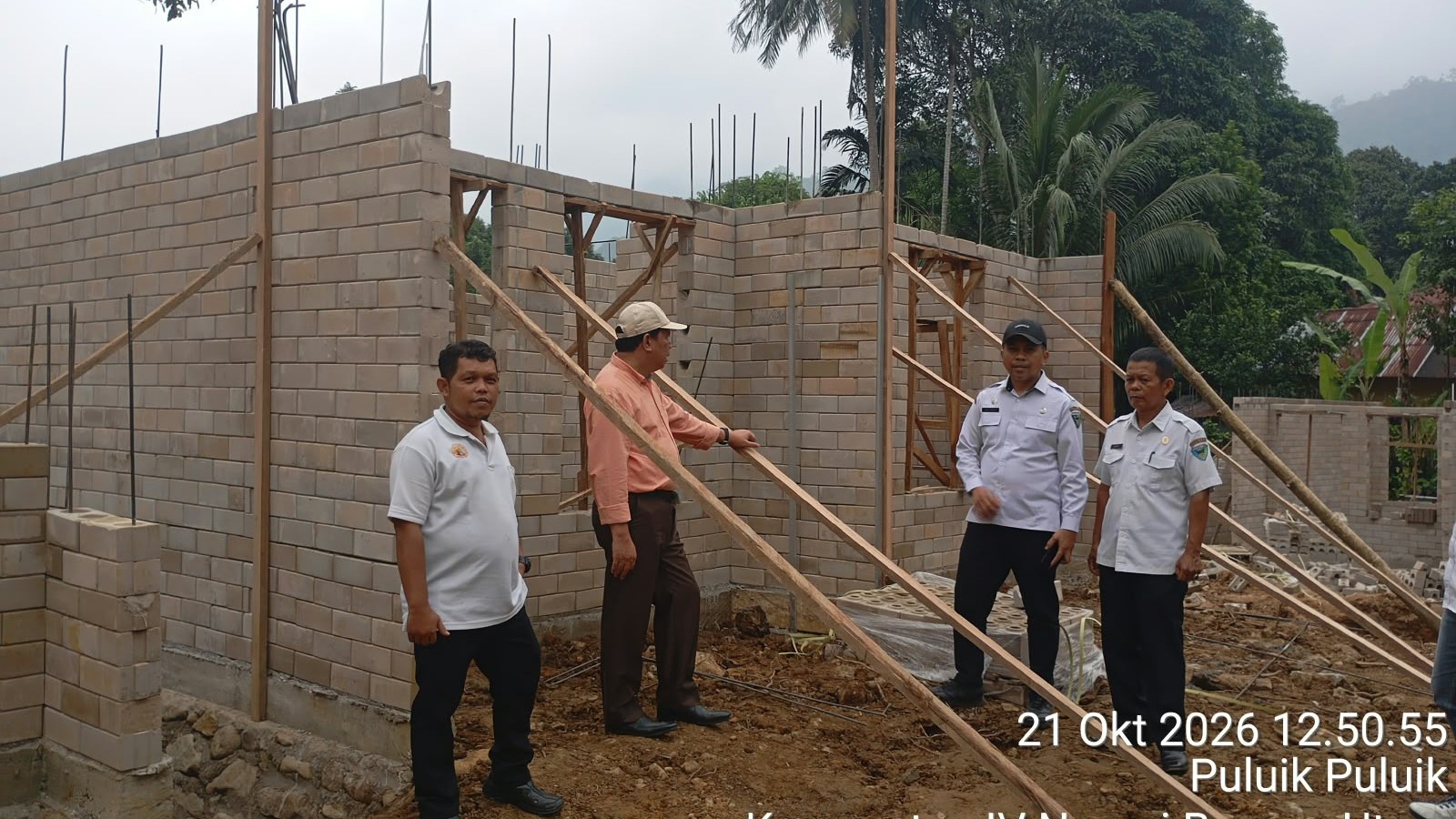 Sekda Pessel Pantau Pembangunan Huntap di Bayang Utara