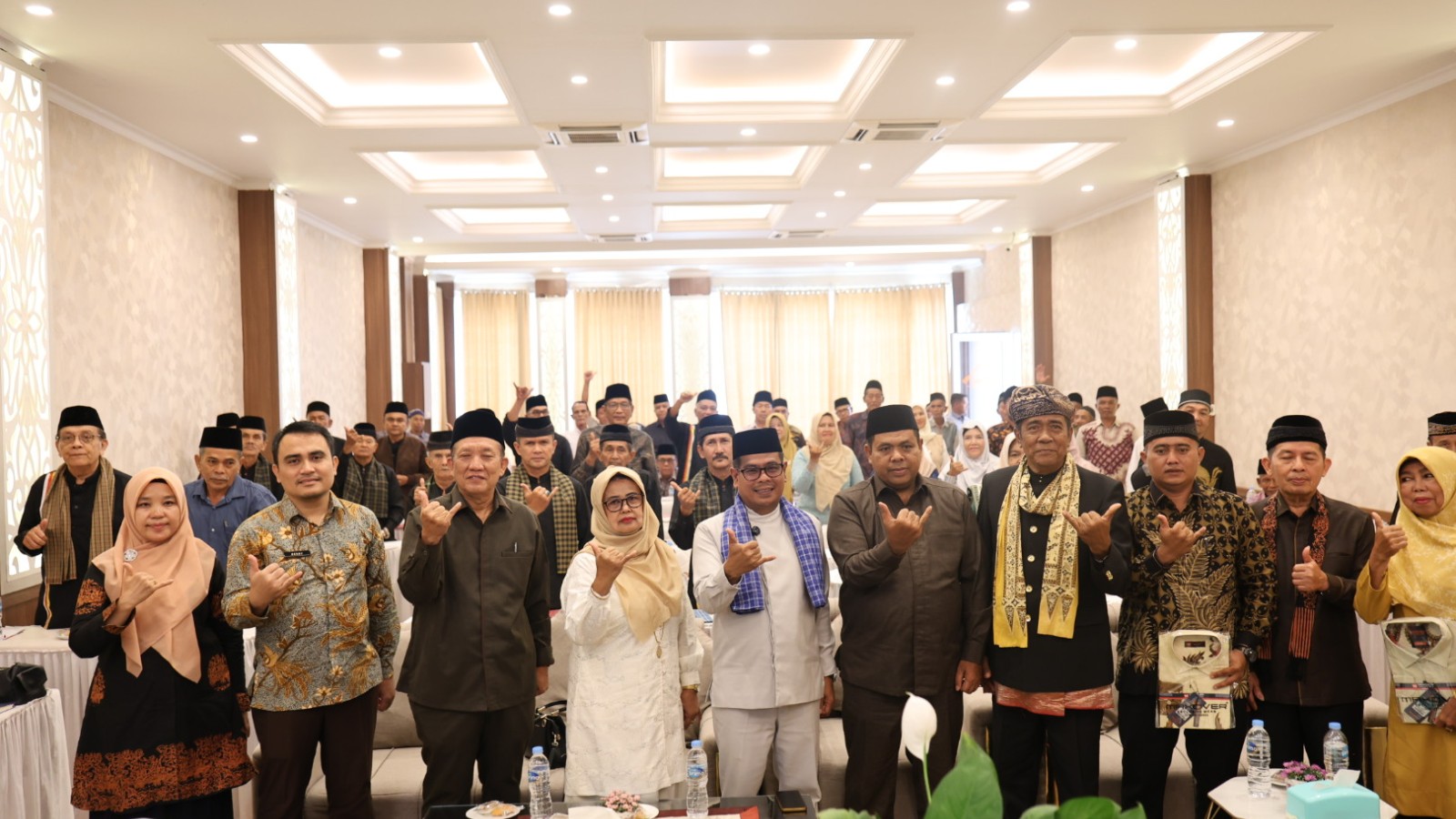 Buka Pelatihan Kelembagaan Adat, Wabup Risnaldi Dorong Penguatan Peran Ninik Mamak