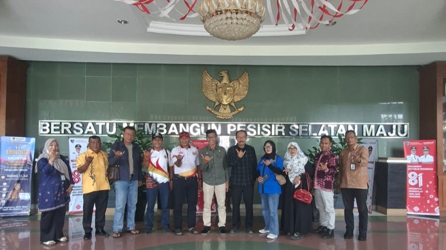 IKM, PKPS dan IK Caniago Indragiri Hulu Salurkan Bantuan untuk Korban Bencana Tapan
