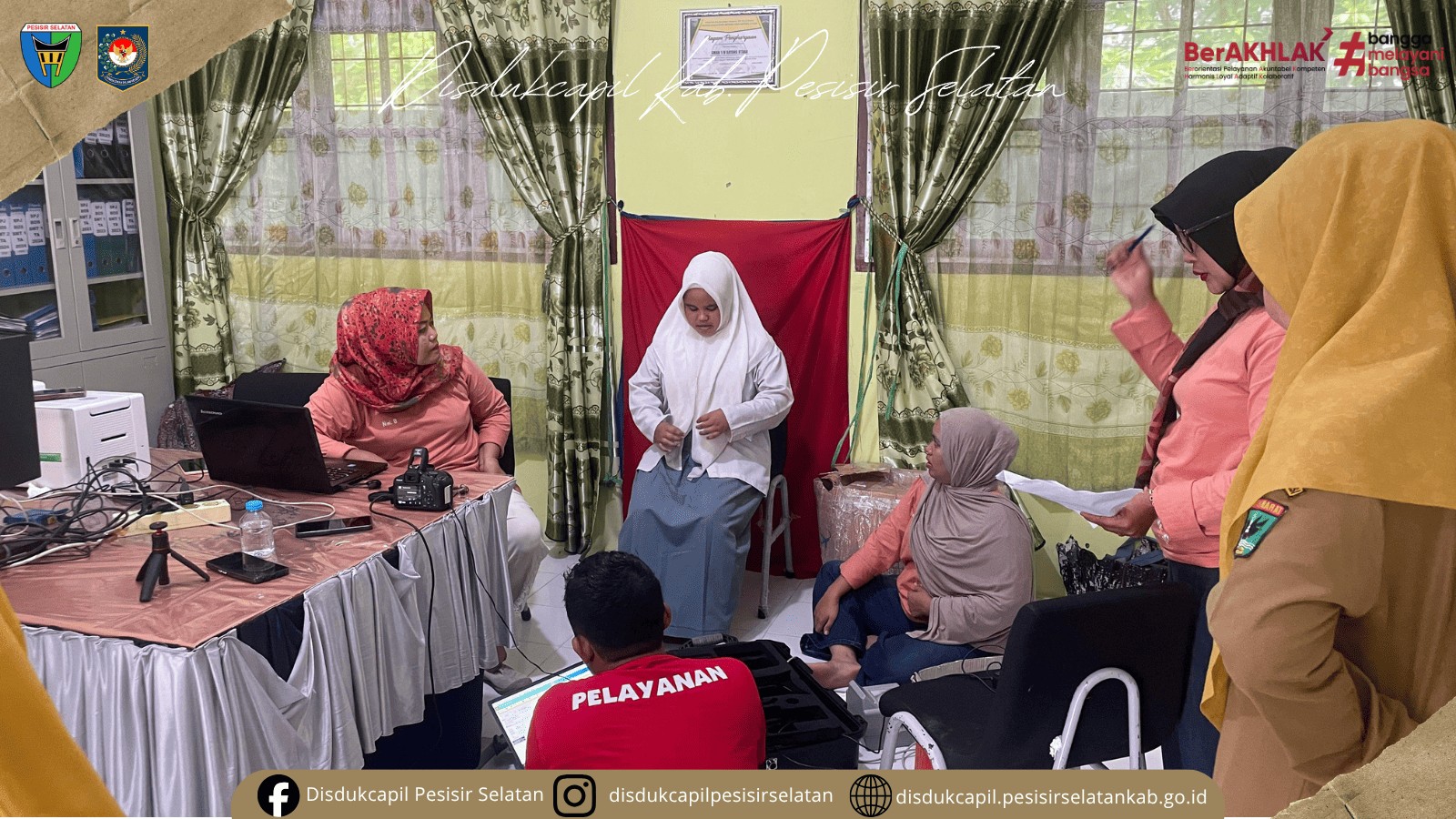 Disdukcapil Pessel Jemput Bola ke Sekolah, Beriskhan Bidik Target KTP-el 100 Persen
