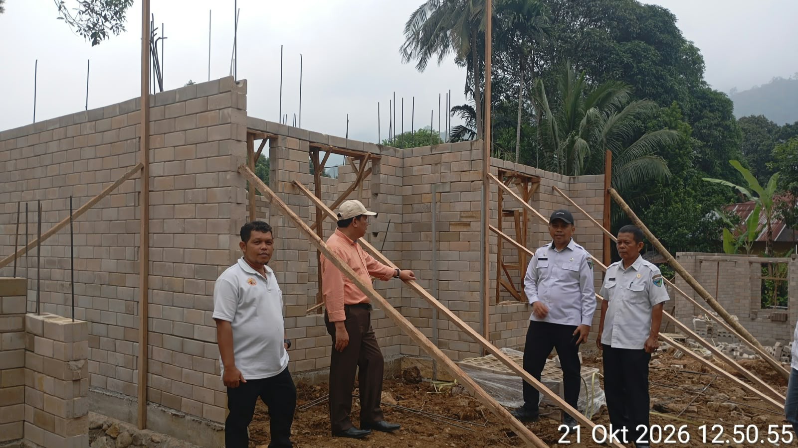 Pemkab Pessel Monitoring Pembangunan Huntap di Bayang Utara