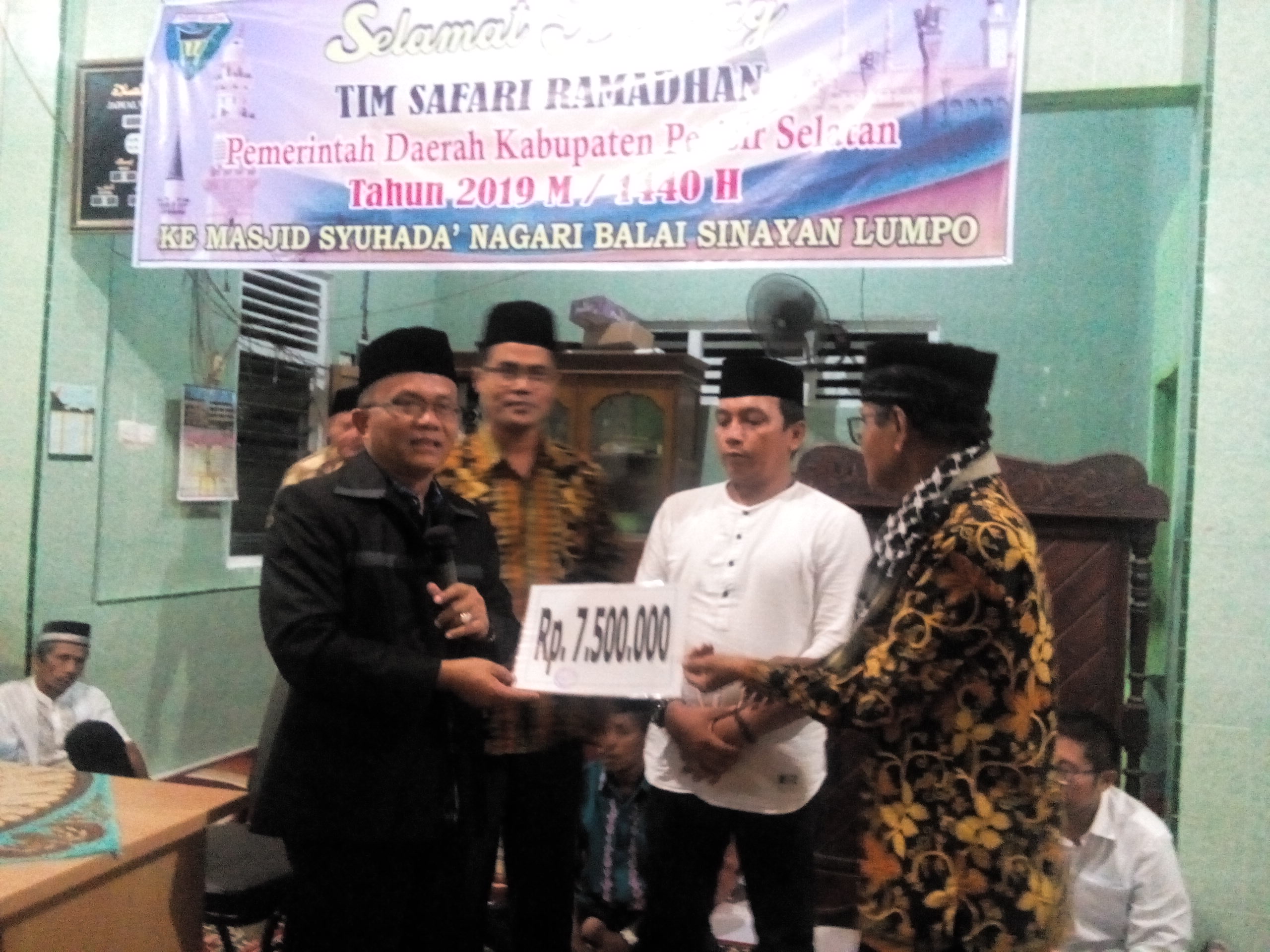 Tim V Safari Ramadhan Kunjungi Masjid Syuhada, Masyarakat Balai Sinayan Lumpo Harapkan Kehadiran Mesin ATM