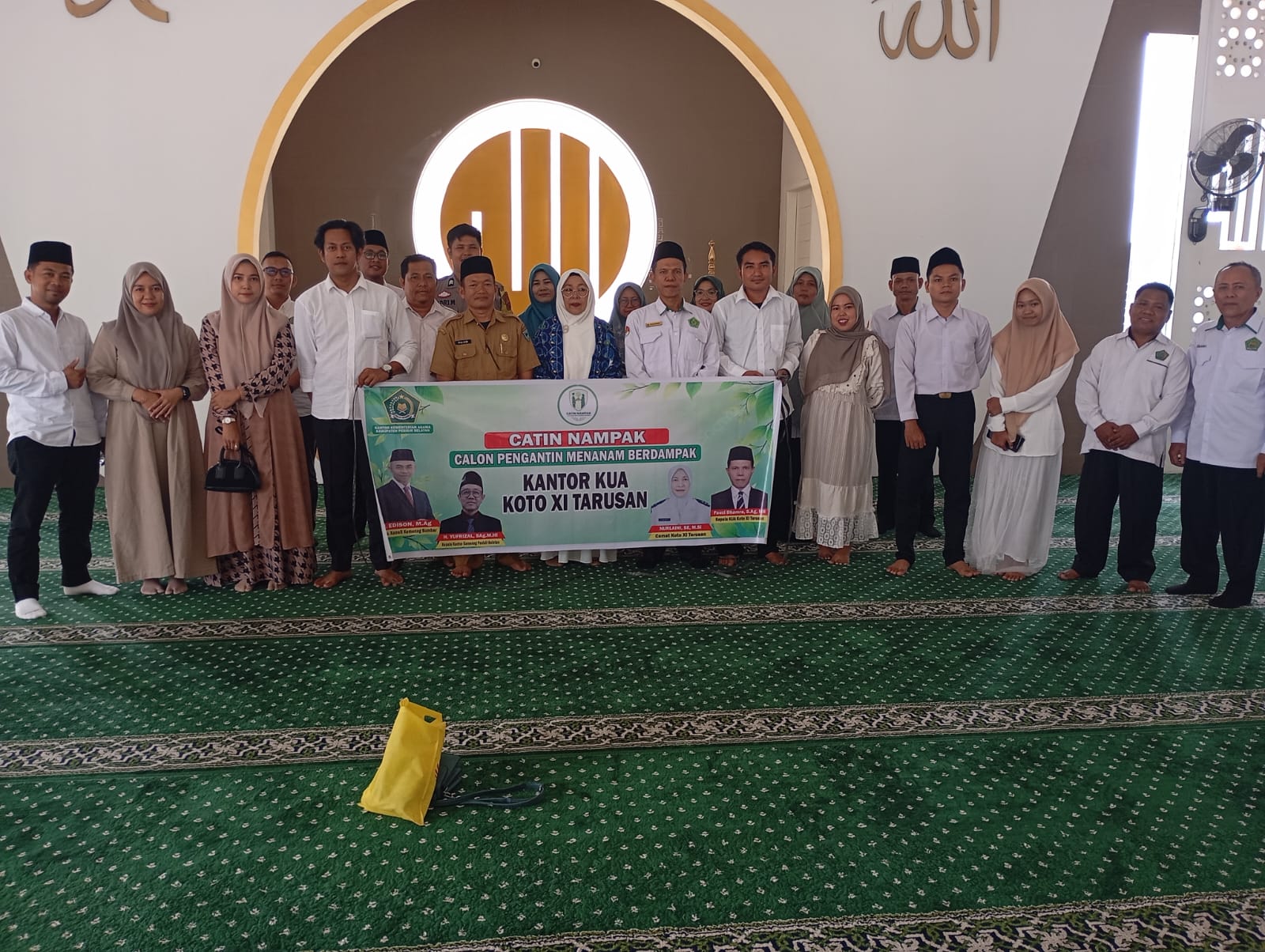 KUA Koto XI Tarusan Ajak Calon Pengantin Tanam Pohon untuk Generasi Mendatang