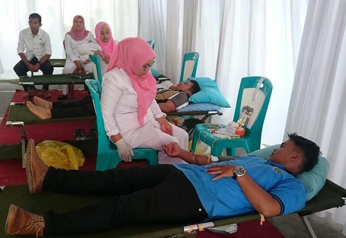 Anggota Ikatan Keluarga Dewan ( Ikad) Pessel gelar kegiatan Bhakti sosial sunatan masal dan Bazar sembako