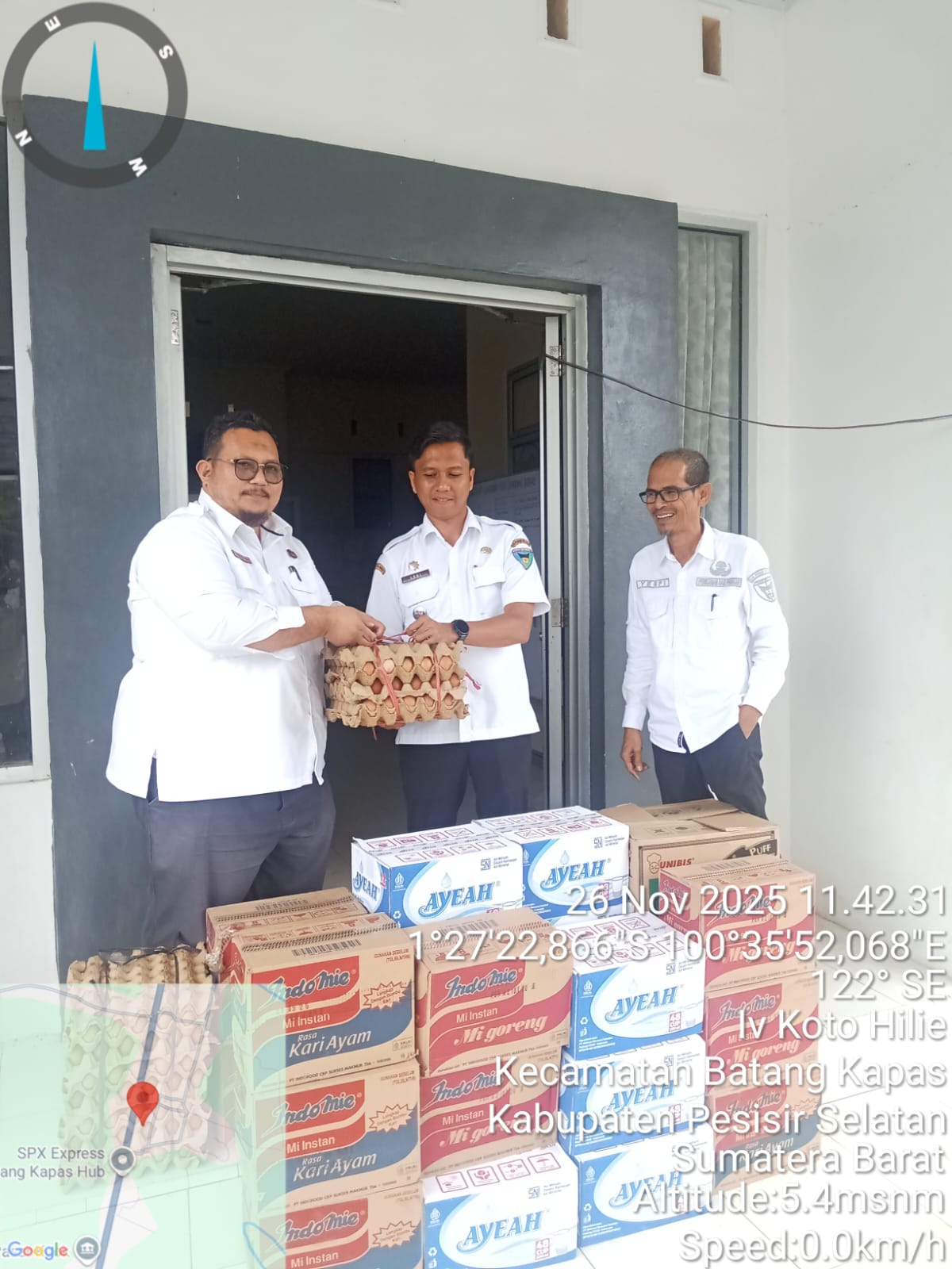 Dinas Perikanan dan Pangan Pessel Salurkan Bantuan untuk Korban Banjir di Batang Kapas