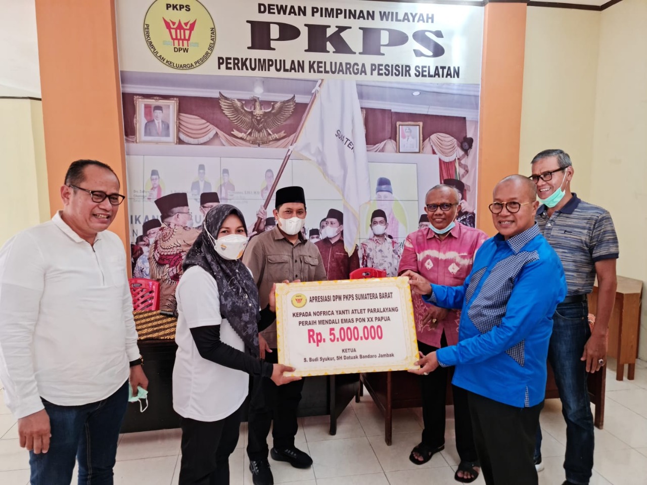  Harumkan Nama Pesisir Selatan, Nofrica Yanti Terima Bonus Dari DPW PKPS Sumbar