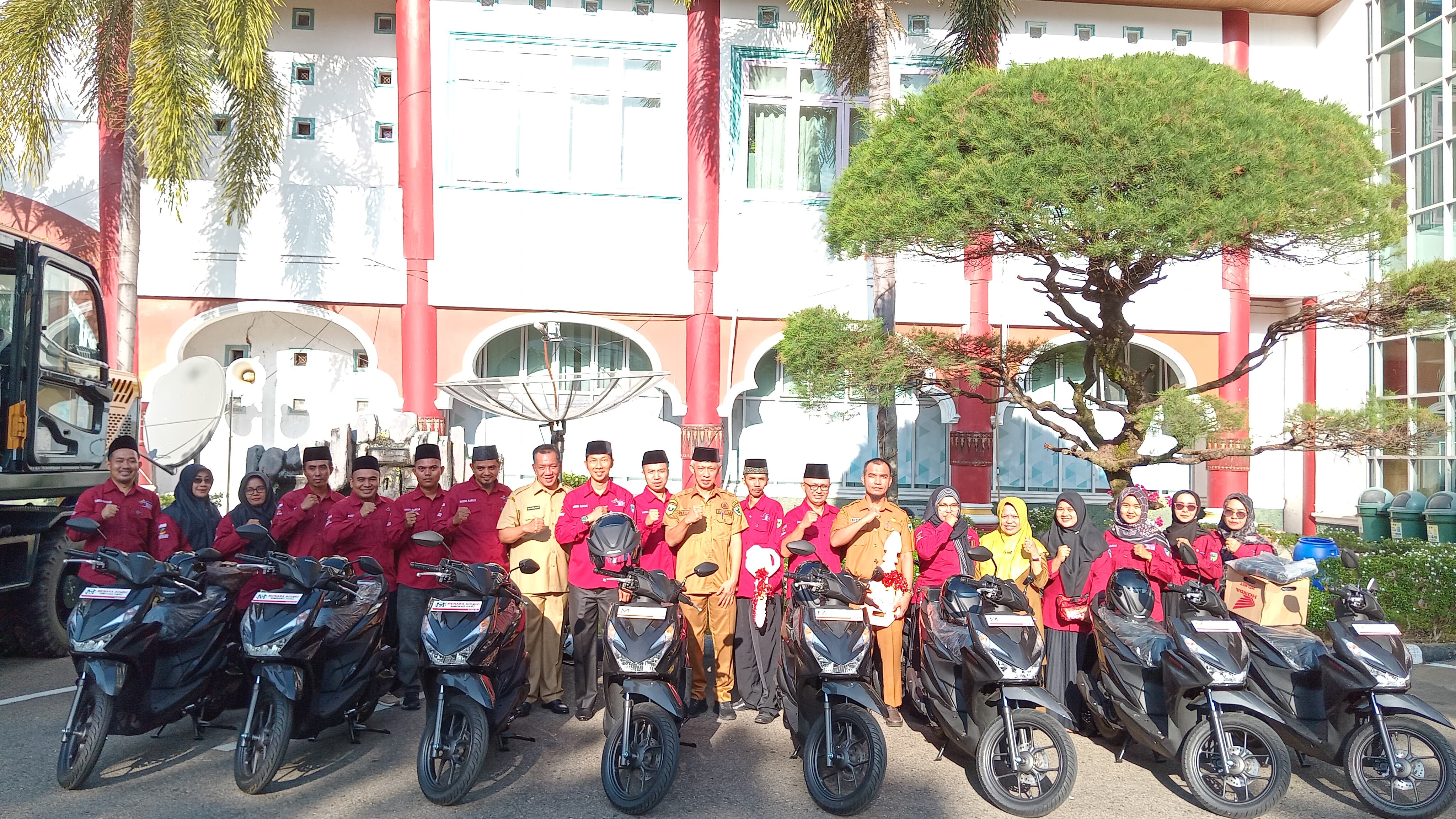 Pendamping PKH di Kabupaten Pesisir Selatan Terima Bantuan Sepeda Motor
