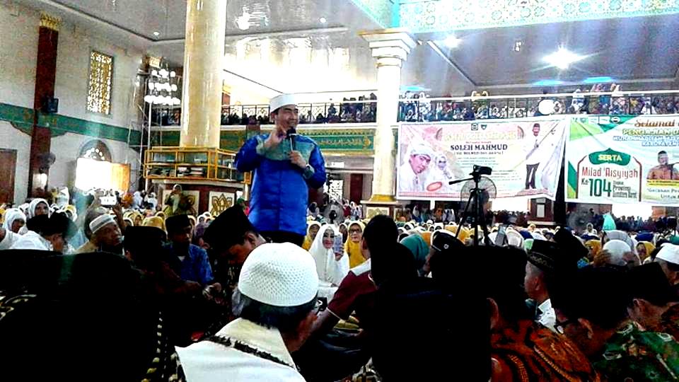 Painan dibanjiri ribuan  anggota BKMT se Sumbar mendengarkan Tabligh Akbar Somed Mahmud