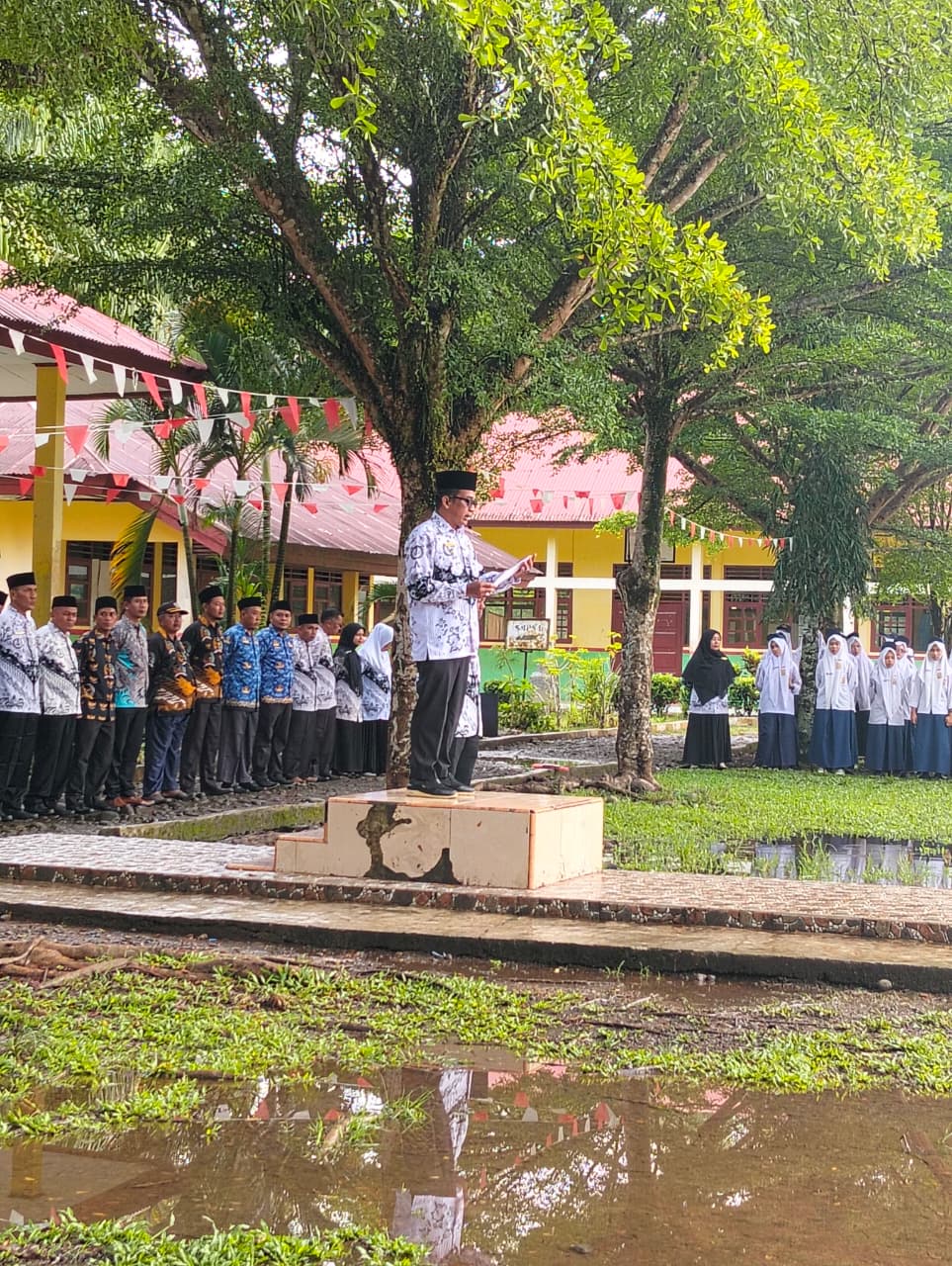 Peringatan HGN ke-80 dan Hari KORPRI ke-54 di Silaut Berlangsung Khidmat, Camat Ajak Guru dan KORPRI Sinergi Membangun