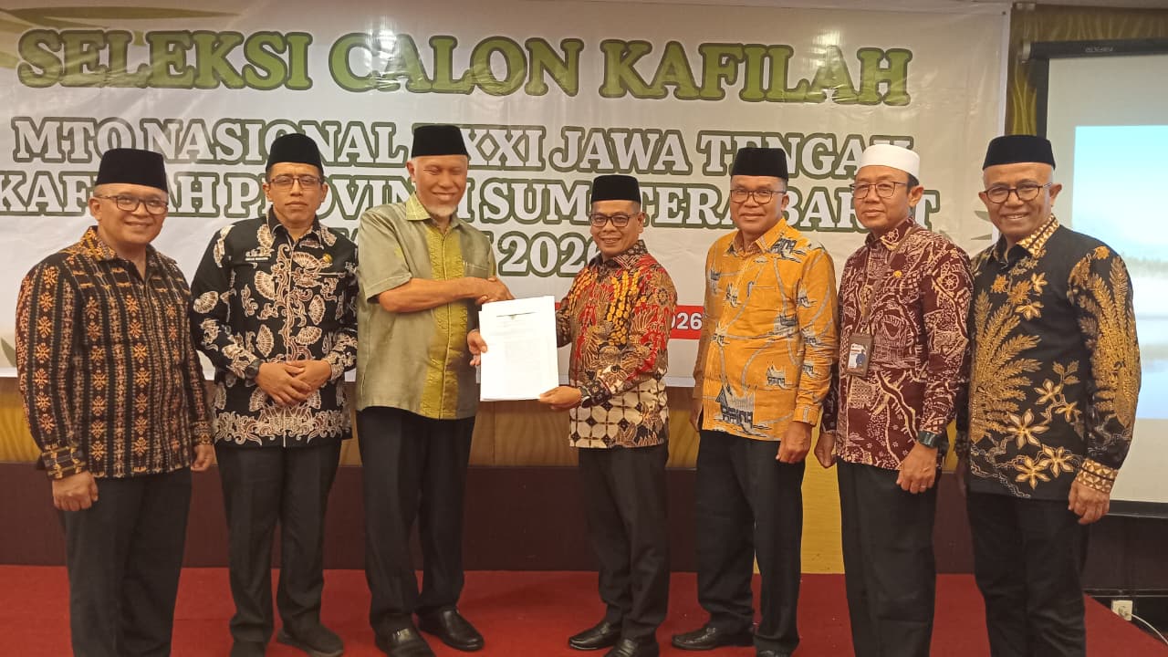 Asisten I Syahrizal Antoni Dampingi Wabup Terima SK Tuan Rumah MTQ Sumbar 2027