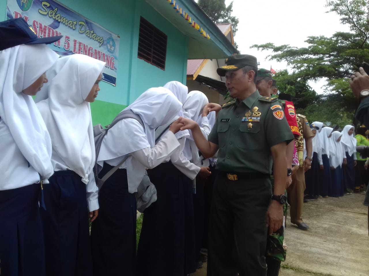Perwira Mabes TNI AD Motivasi Pelajar SMPN 5 Lengayang