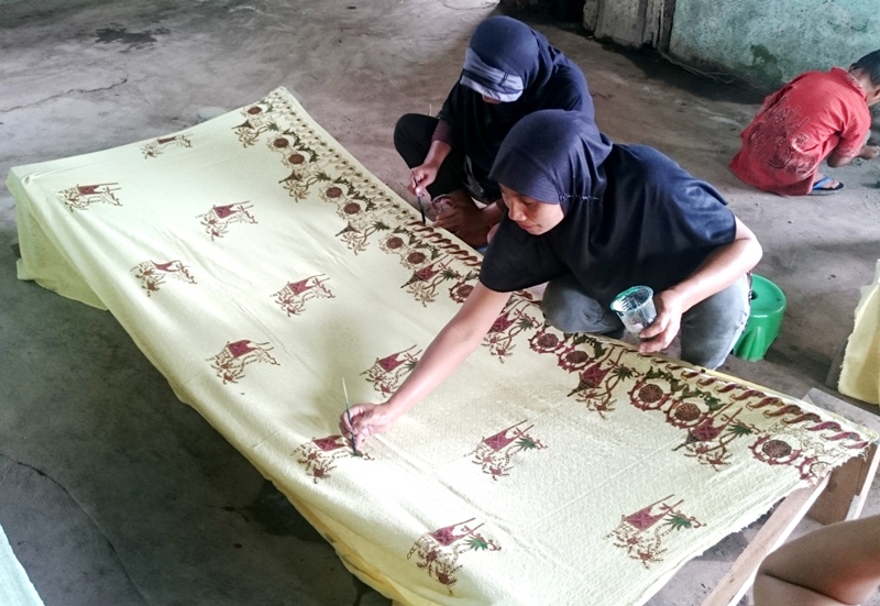 Batik tulis tradisional Loempo  kecamatan IV Jurai Pessel semakin diminati oleh konsumen
