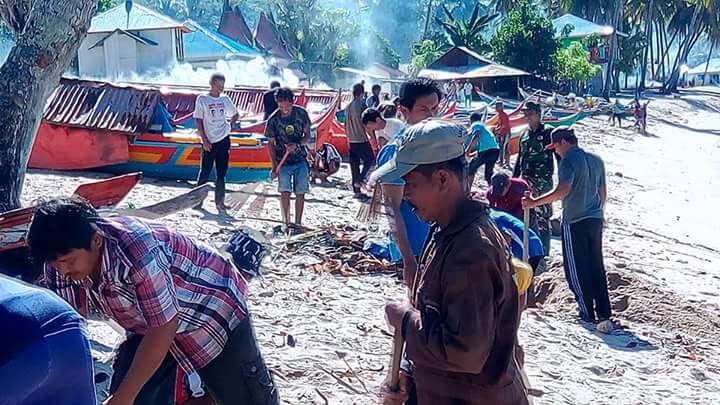 Masyarakat Sei Pinang  Gelar Kegiatan Jumat Bersih 