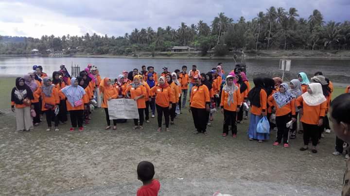 500 orang terlibat pembersihan pantai amping parak 