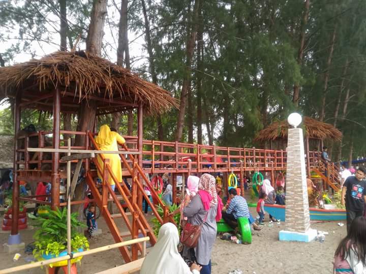 Pantai Sago Juga Dipadati Pengunjung Saat Lebaran