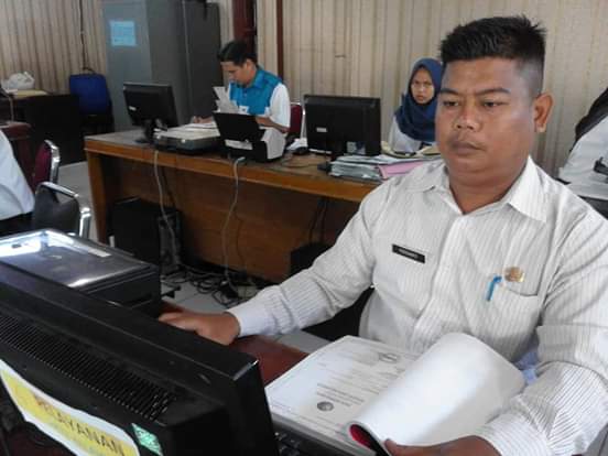 lakukan Cakupan Akta Kelahiran 0-18 Th, Disdukcapil Pessel input data. 