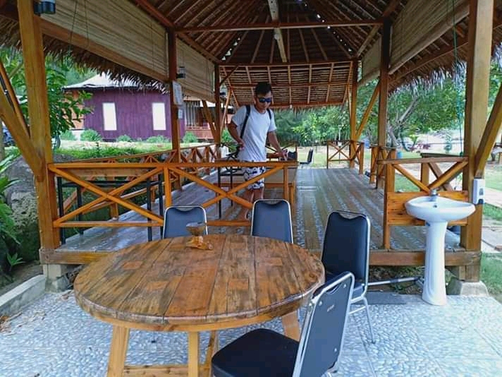 Penginapan Di Kawasan Mandeh Disemprot Disinfektan 