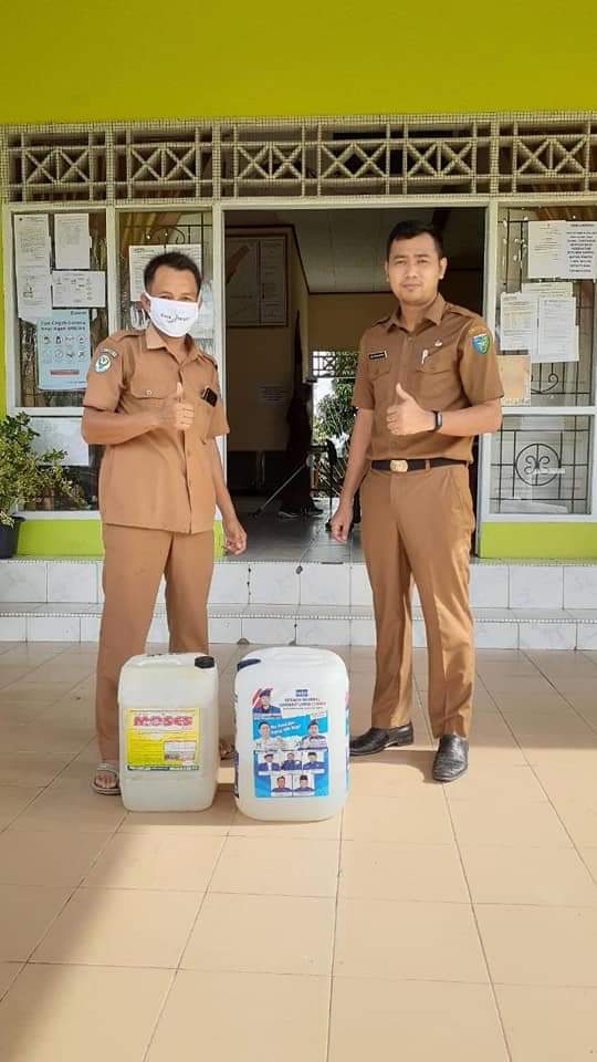 Kecamatan Basa Ampek Balai Tapan Salurkan Bantuan Disinfektan Ke RSUD Tapan