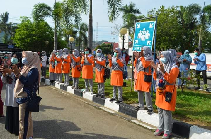 Tepuk Tangan 56 Detik Berikan Energi Positif Bagi Pejuang Kemanusiaan Melawan Covid-19