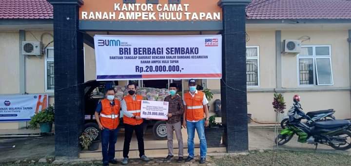 BRI Cabang Painan Salurkan Bantuan Pada Korban Banjir Di Kecamatan Ranah Ampek Hulu Tapan