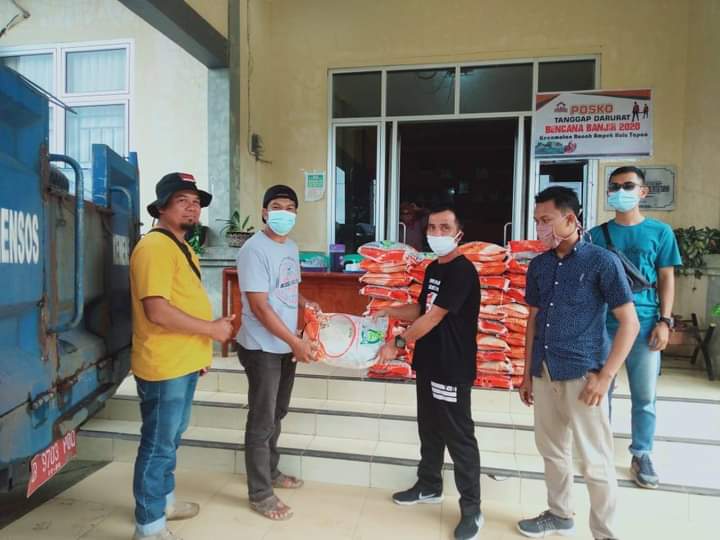 Pemkab Pesisir Selatan Salurkan Bantuan Beras Pada Korban Banjir