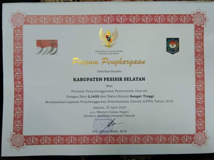 Pemkab Pesisir Selatan Terima Penghargaan Dari Mendagri Dan Kemenkum HAM