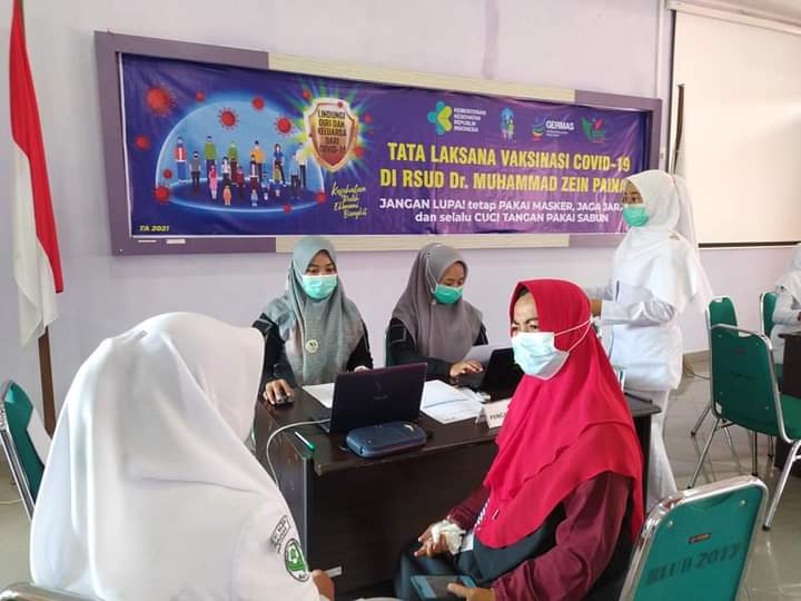 Tenaga Kesehatan Rumah Sakit Ikuti Vaksinasi Covid 19 Tahap Kedua