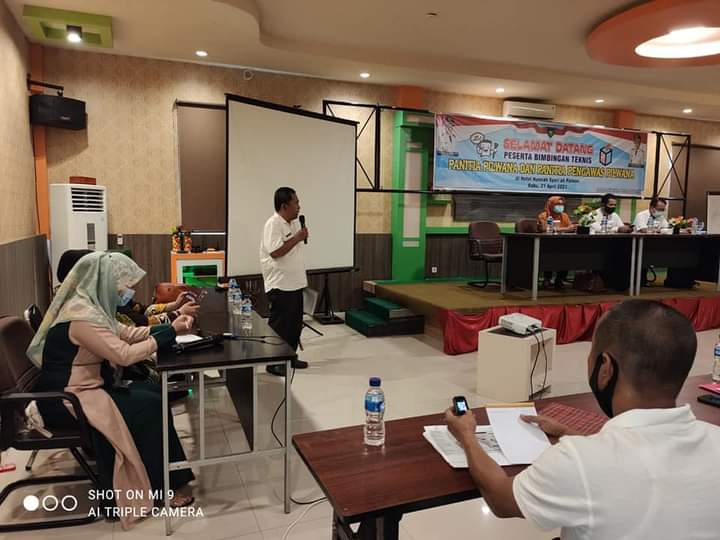 Panitia dan Pengawas Pilwana Mengikuti Bimtek 