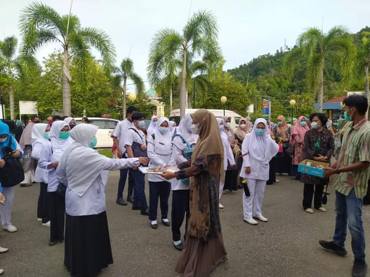 Tenaga Kesehatan Dan Karyawan Rumah Sakit Galang Dana Untuk Rakyat Palestina