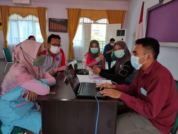 Tenaga Kesehatan Rumah Sakit Jalani Vaksinasi Dosis Ketiga