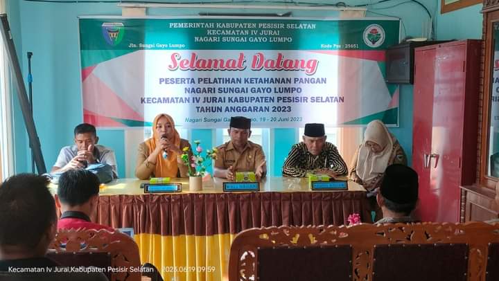 Petani di Nagari Sungai Gayo Lumpo Diberi Pelatihan Pembuatan Pupuk Kompos