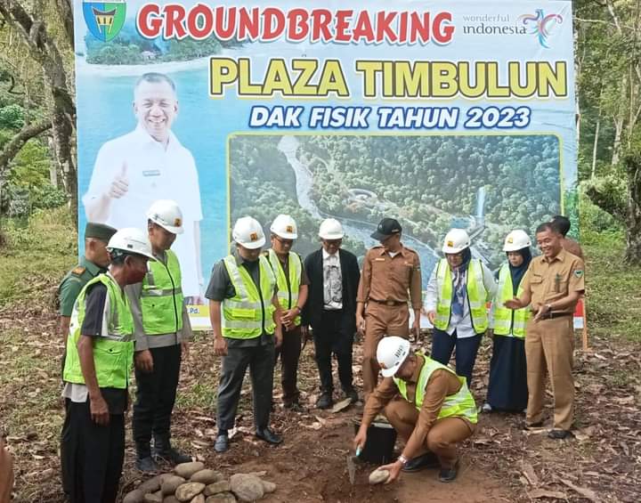 Bupati Rusma Yul Anwar Lakukan Peletakan Batu Pertama Pembangunan Plaza Timbulun Painan