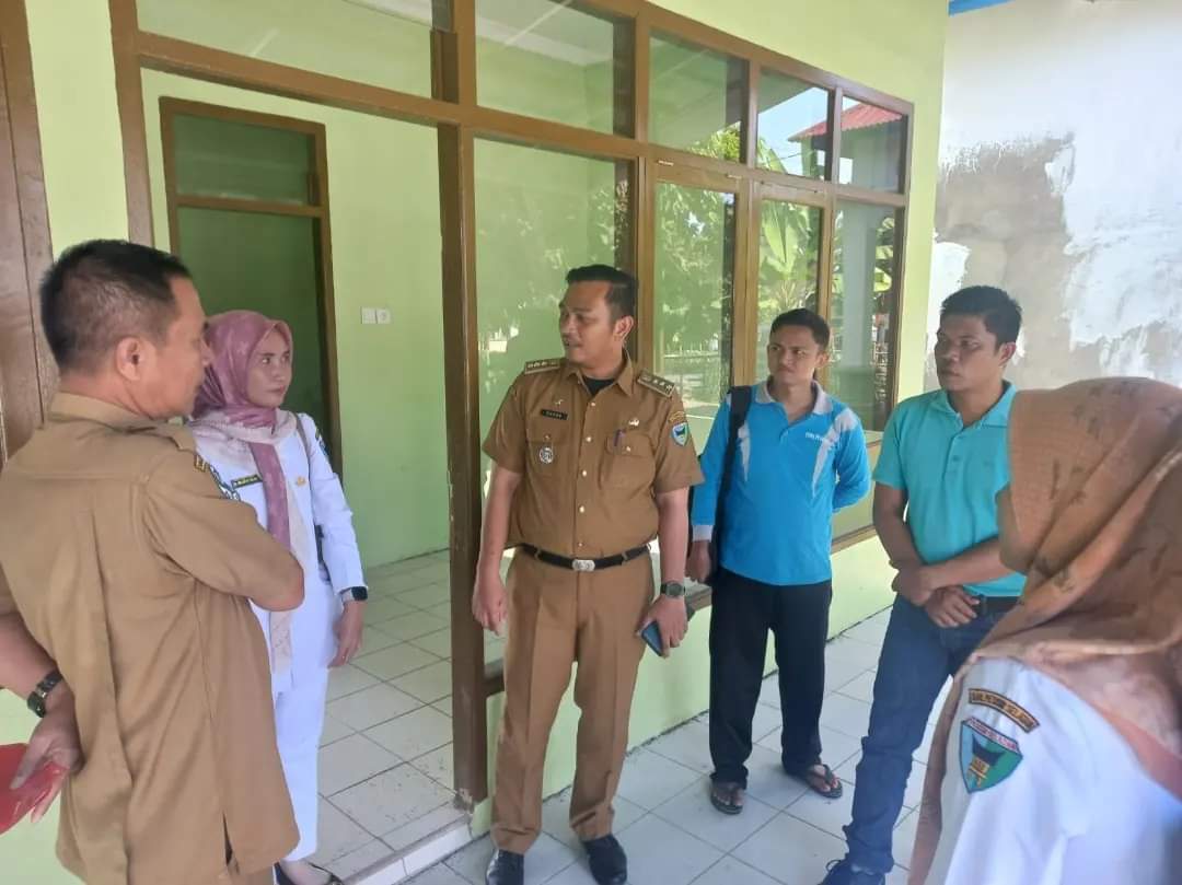 Camat Agnes Dheno Arnas Hadiri Serahterima Tenaga Perawat Pustu Kampung Tengah