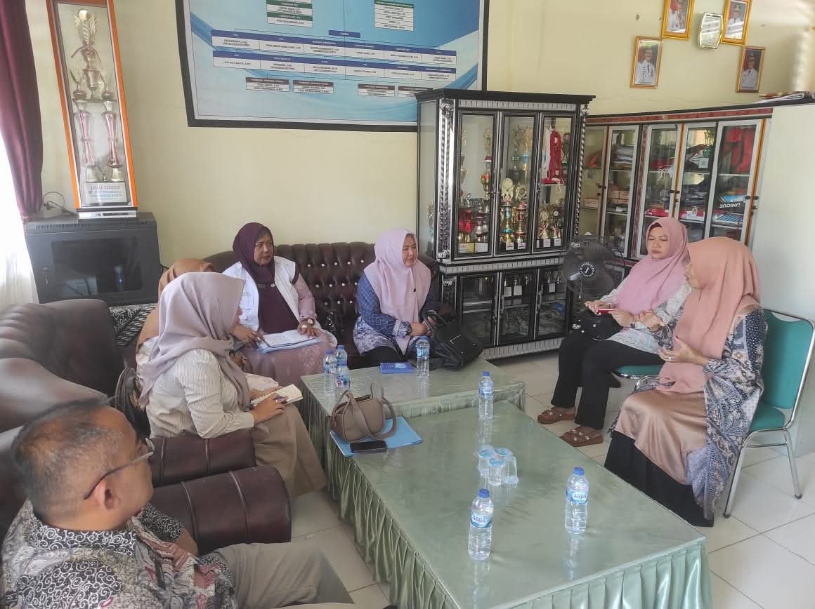 Tim Gizi Dinkes Bersama Disdikbud dan Inspektorat Lakukan Pengawasan Makan Minum Sekolah Berasrama SMPN 7 Sutera
