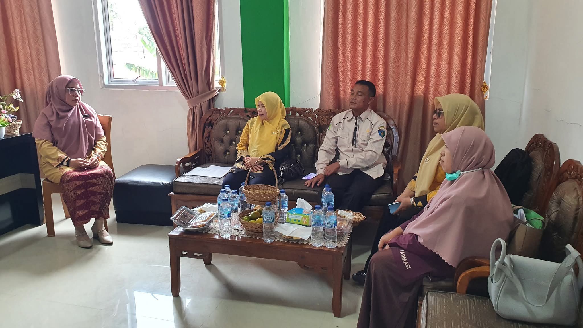 Dinkes Lakukan  Monev Kolaborasi Sekretariat dan Farmakmin di Puskesmas Koto Baru dan Puskesmas Kambang