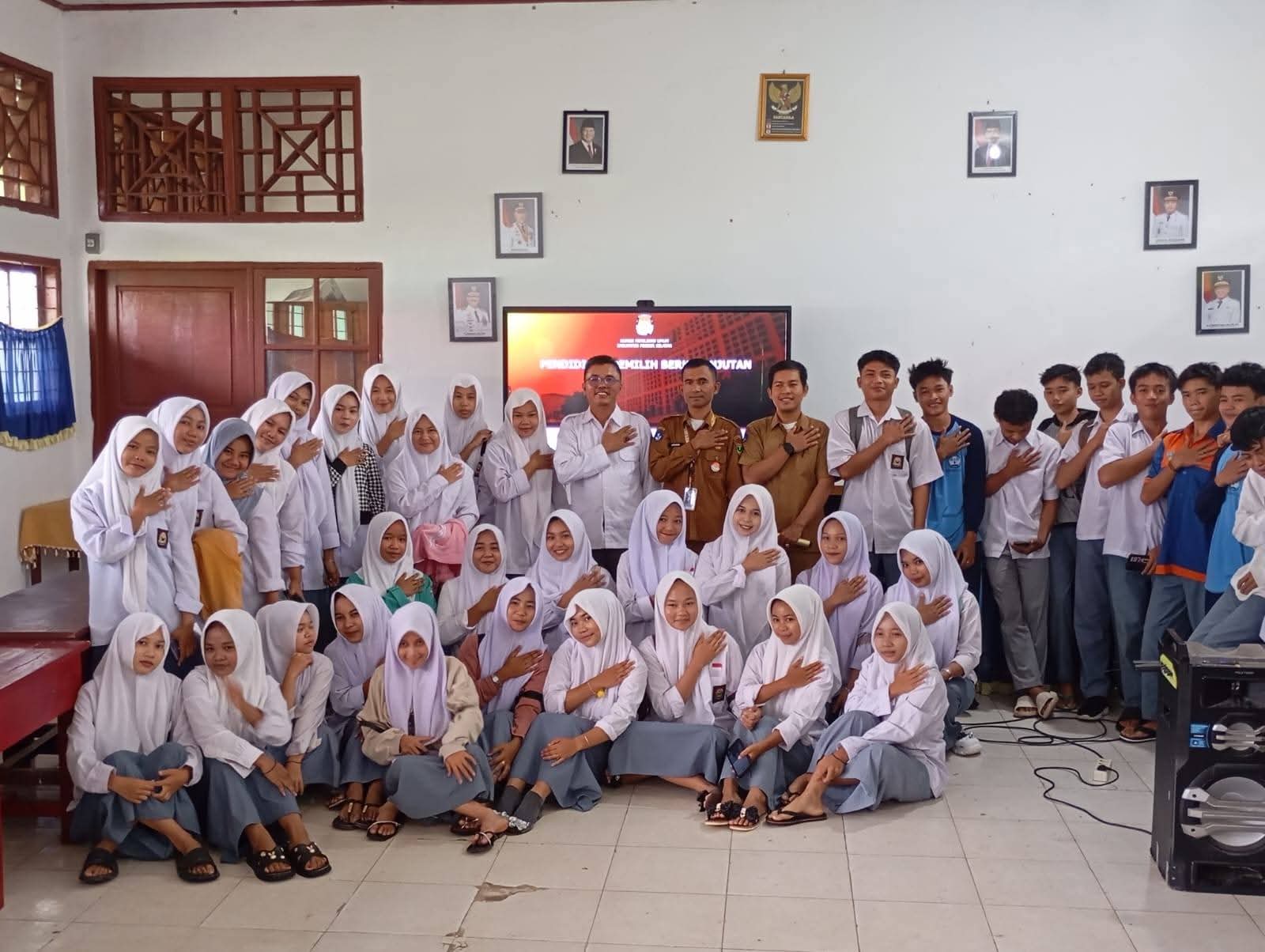 Sosialisasi Pendidikan Pemilih Berkelanjutan Digelar di SMKN 1 Ranah Ampek Hulu Tapan